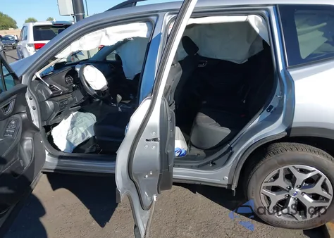 2019 Subaru Forester Premium z USA, uszkodzony, nr VIN JF2SKAGC0KH499574